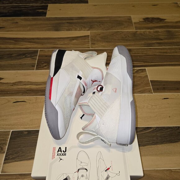 Jordan 33 low SE main image 6